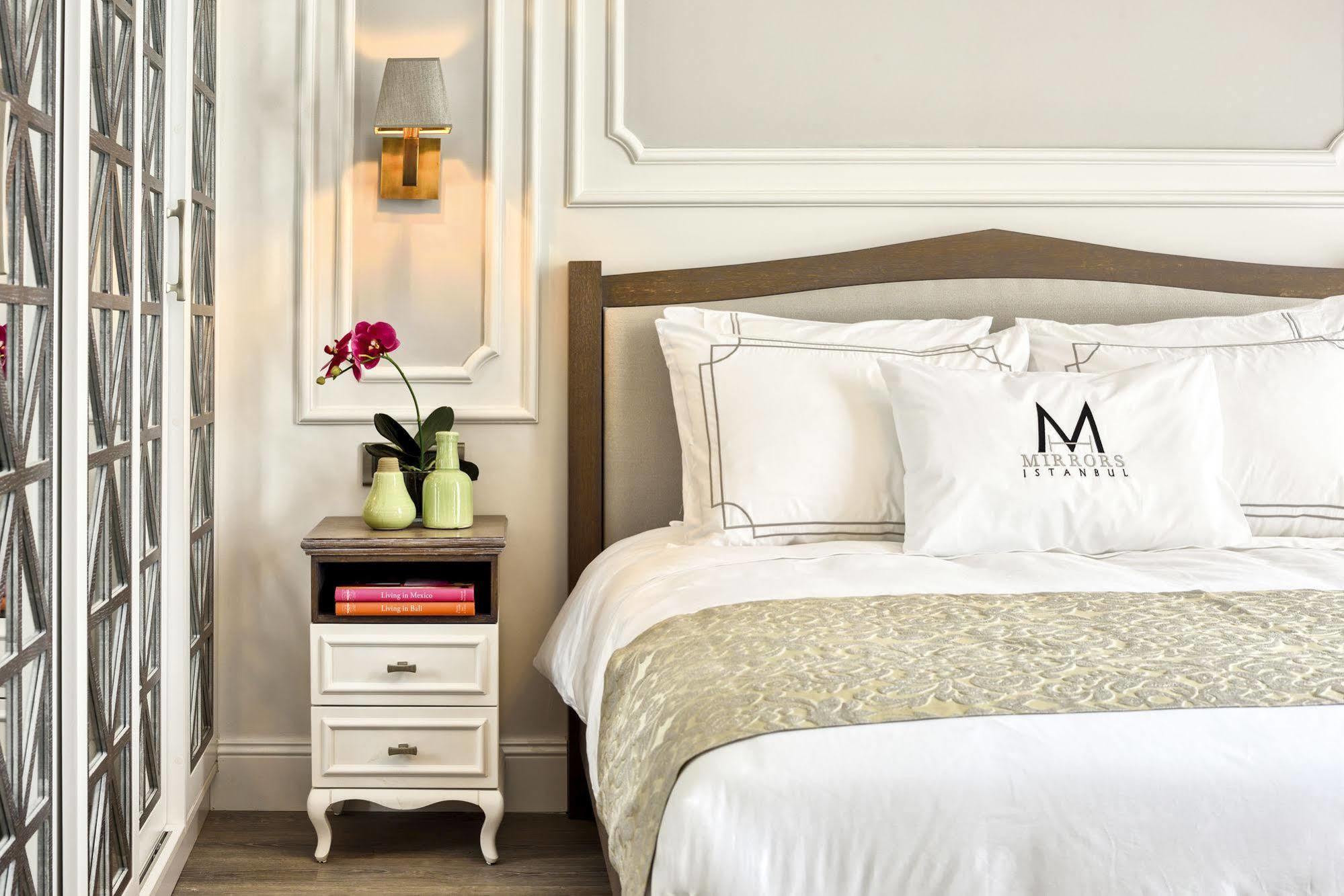 Mirrors Hotel Istanbul Bagian luar foto