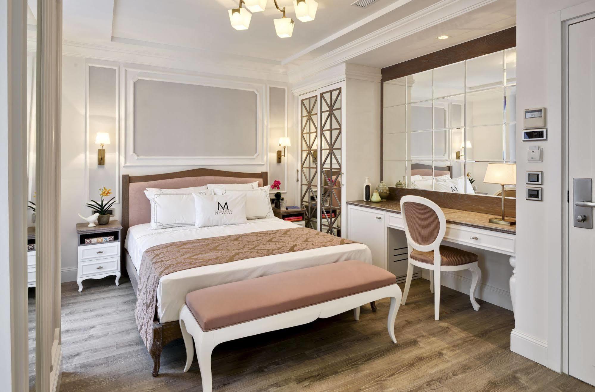Mirrors Hotel Istanbul Bagian luar foto