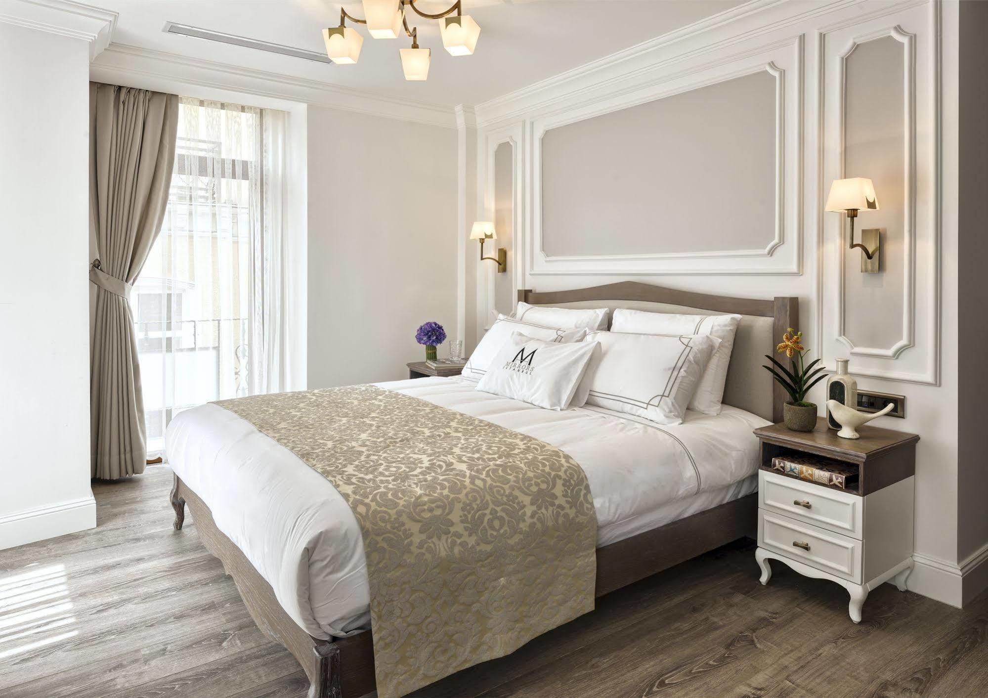 Mirrors Hotel Istanbul Bagian luar foto