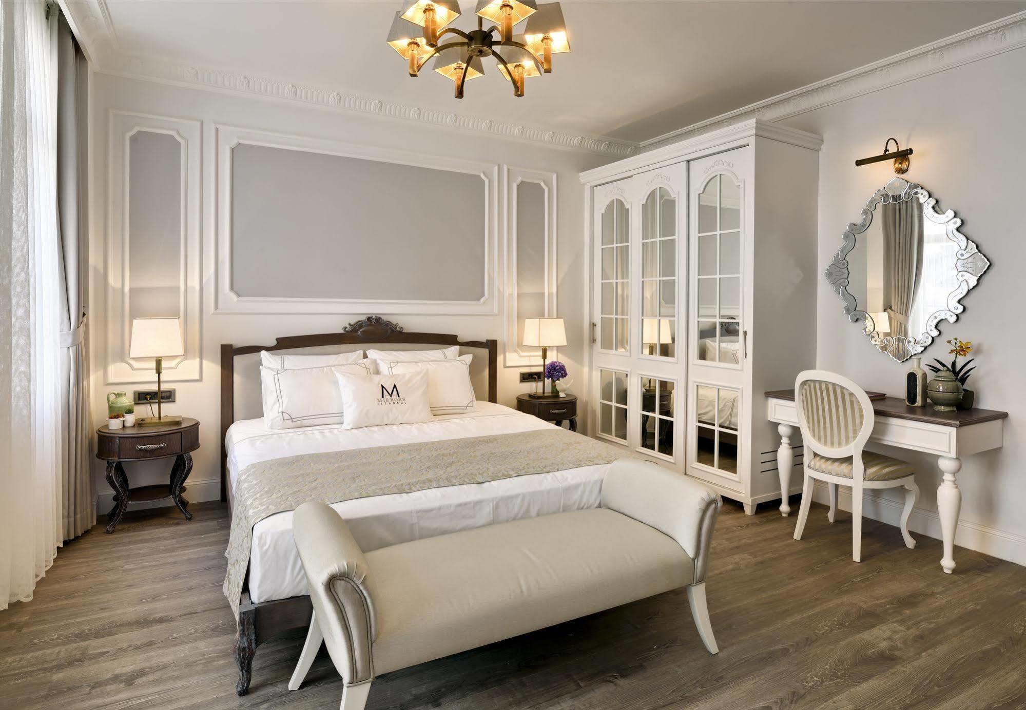 Mirrors Hotel Istanbul Bagian luar foto