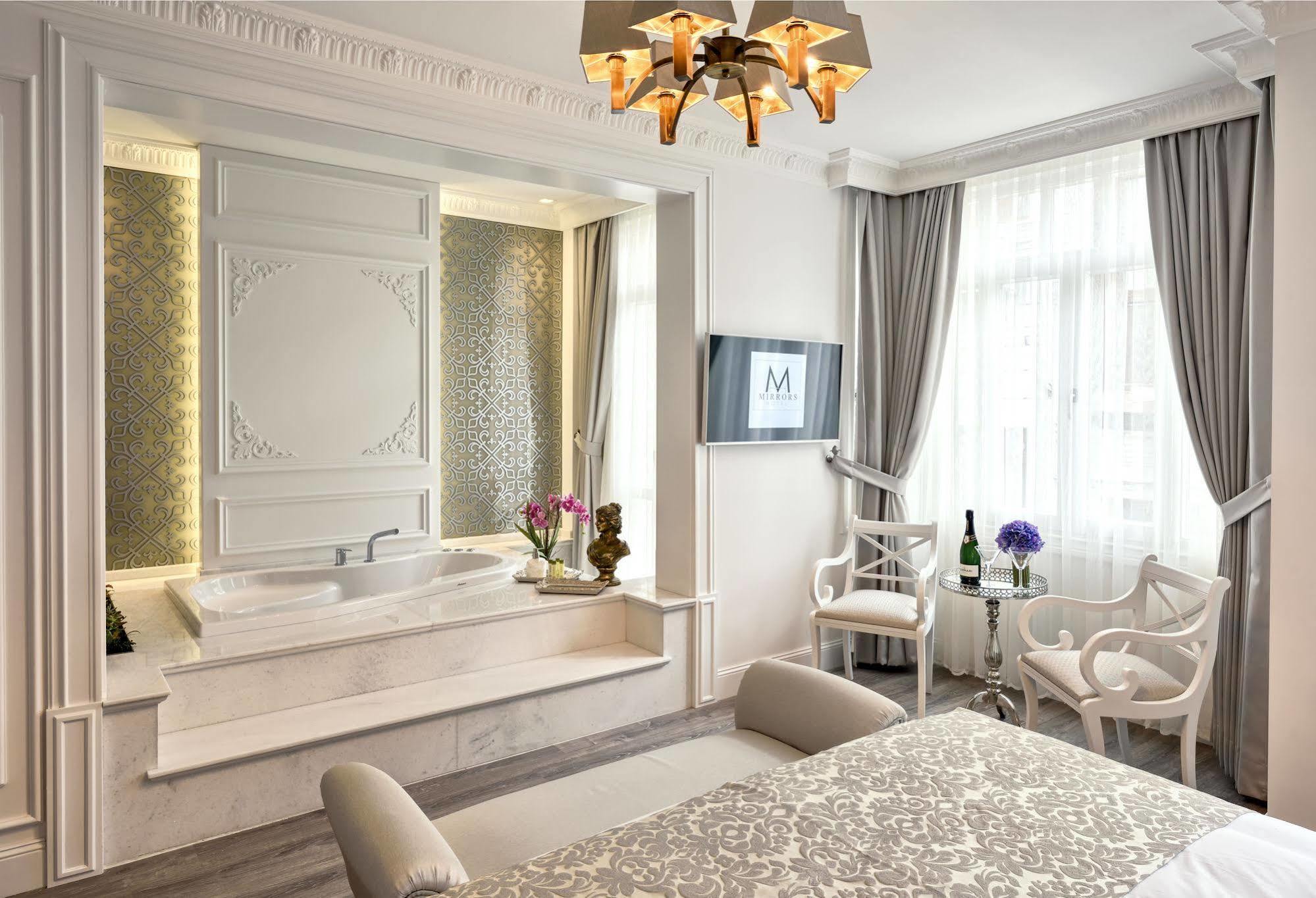 Mirrors Hotel Istanbul Bagian luar foto