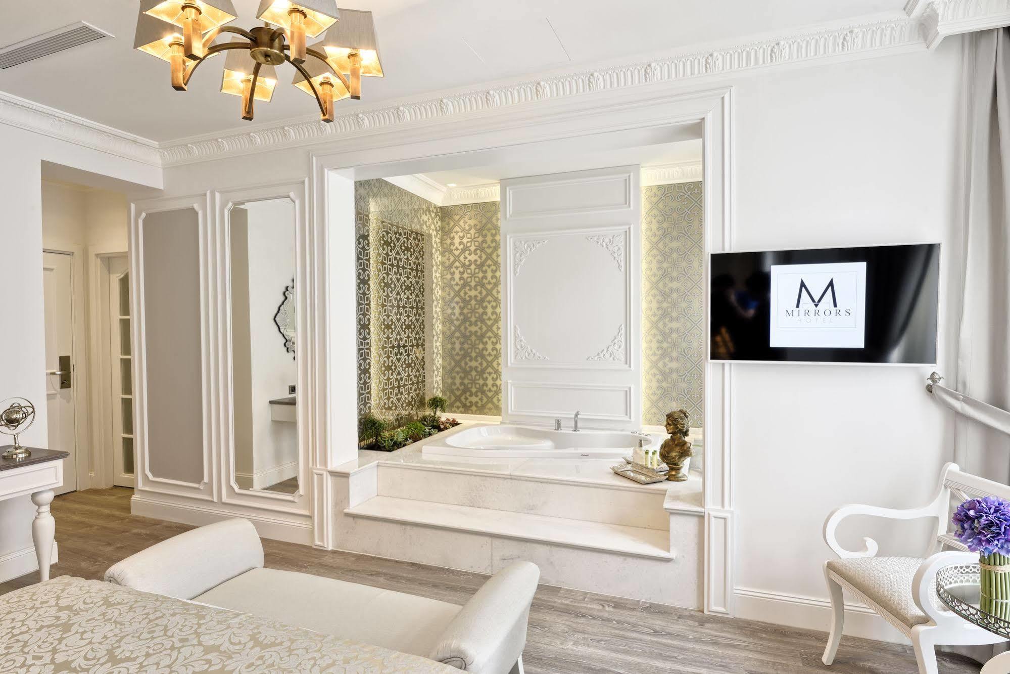 Mirrors Hotel Istanbul Bagian luar foto